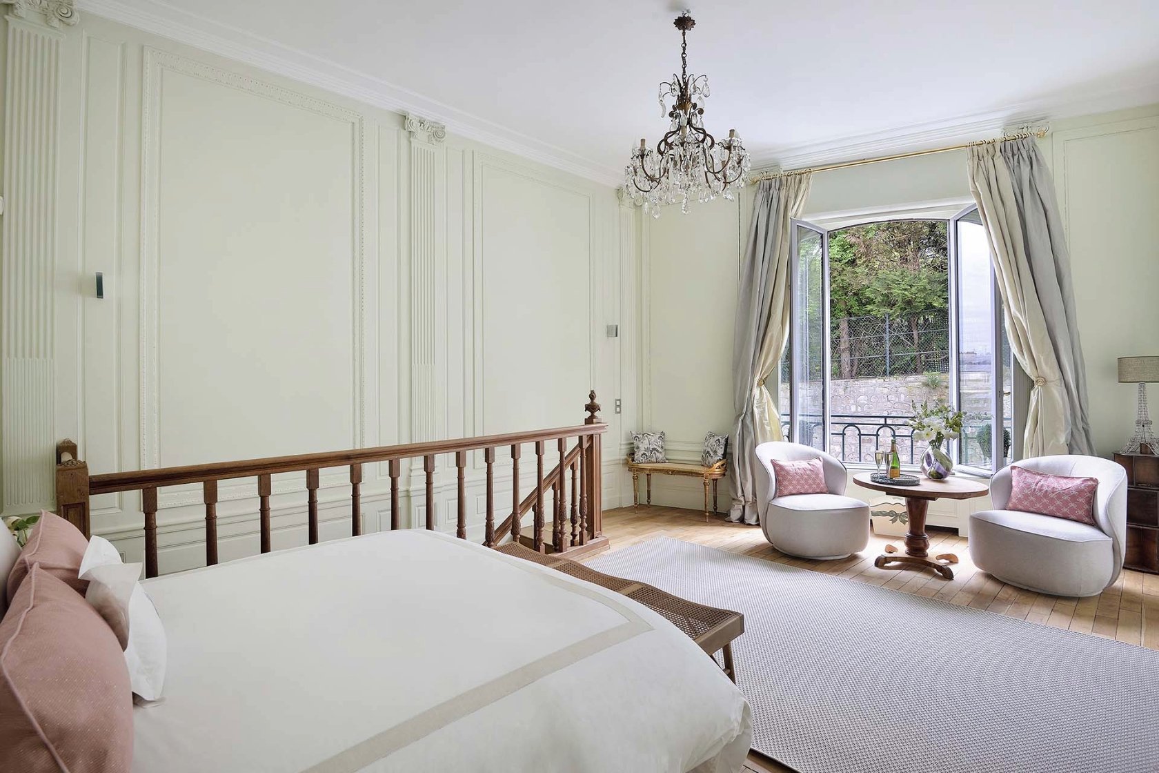 romantic montmartre vacation rental paris